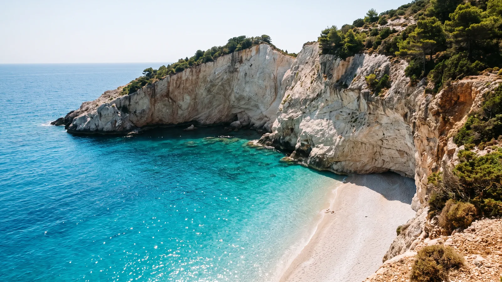 Türkisblaue Bucht auf Lefkada